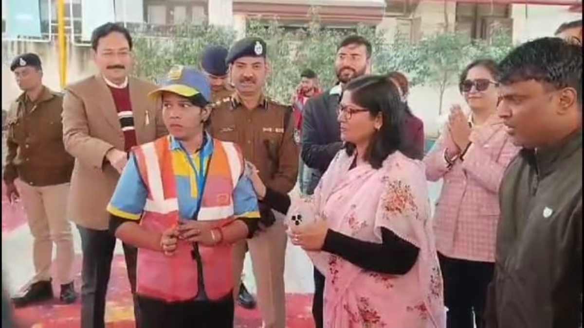कलेक्टर की अनूठी पहल: महिलाओं को आत्म निर्भर बनाने के लिए ‘शक्ति दीदी’ की शुरुआत, पेट्रोल पंप पर दिलवाई महिलाओं को नौकरी