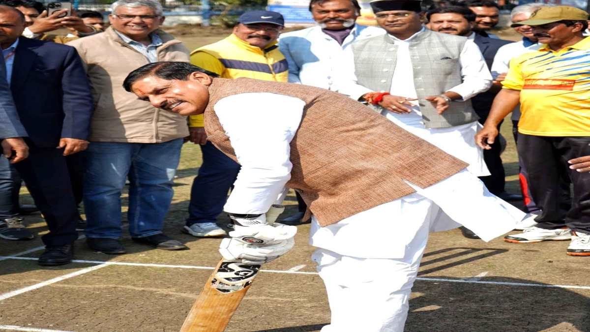 CM डॉ. यादव ने 30वें इंटर प्रेस क्रिकेट टूर्नामेंट का किया शुभारंभ, कहा- खेल गतिविधियां जीवन में सकारात्मकता और ऊर्जा का संचार करती हैं