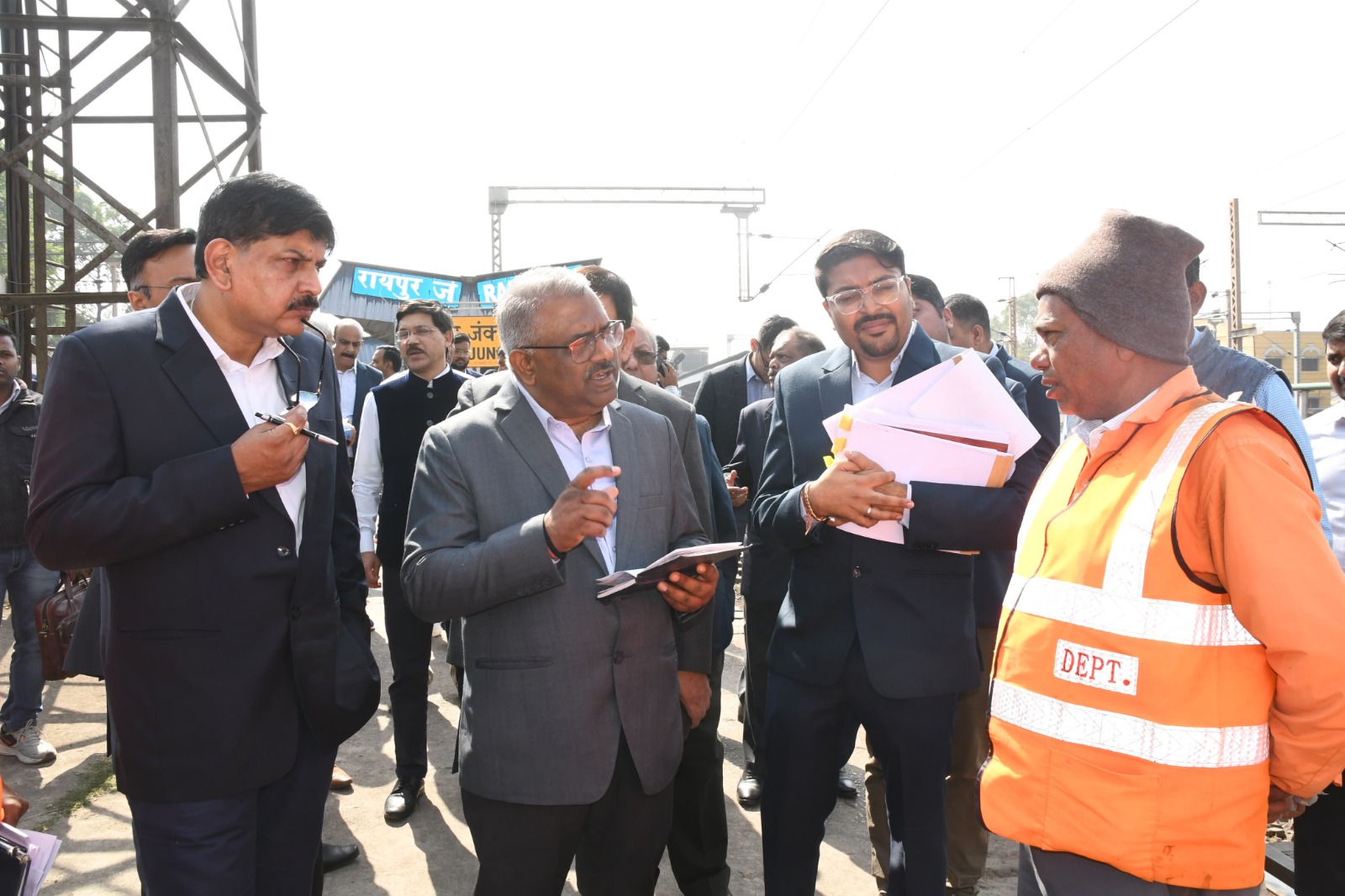 Raipur Railway News: राज्यपाल और मुख्यमंत्री से रेलवे के नए जीएम ने की मुलाकात, अधिकारियों को दिए निर्देश यात्रियों की संतुष्टि को सर्वोच्च प्राथमिकता दें