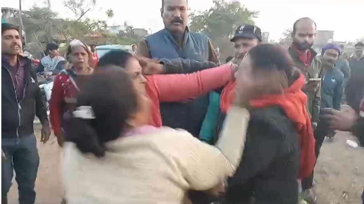 अतिक्रमणकारियों के हौसले बुलंद: नगर निगम कर्मचारी से मारपीट, बाल खींचकर बरसाए थप्पड़, अतिक्रमण हटाने पहुंची थी टीम