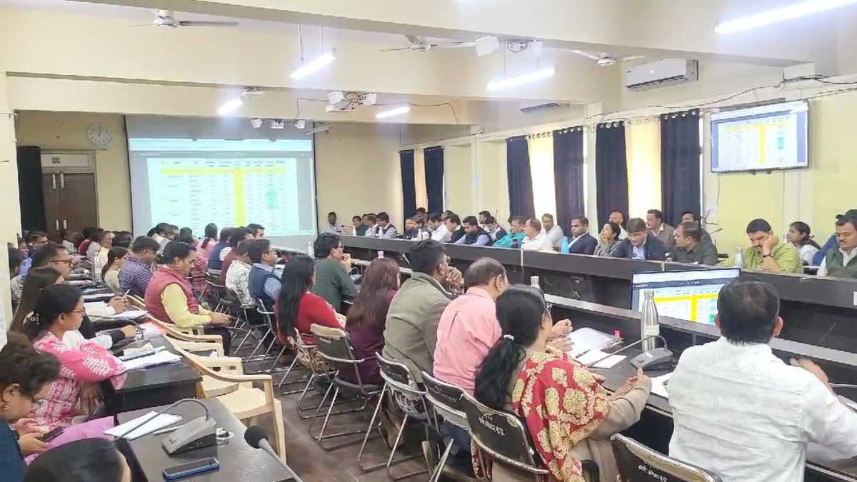अजब-गजब MP: मरने के बाद भी मिल रही पेंशन-राशन, आयुष्मान कार्ड पंजीयन अभियान में हुआ खुलासा, कलेक्टर ने दिए नाम काटने के निर्देश
