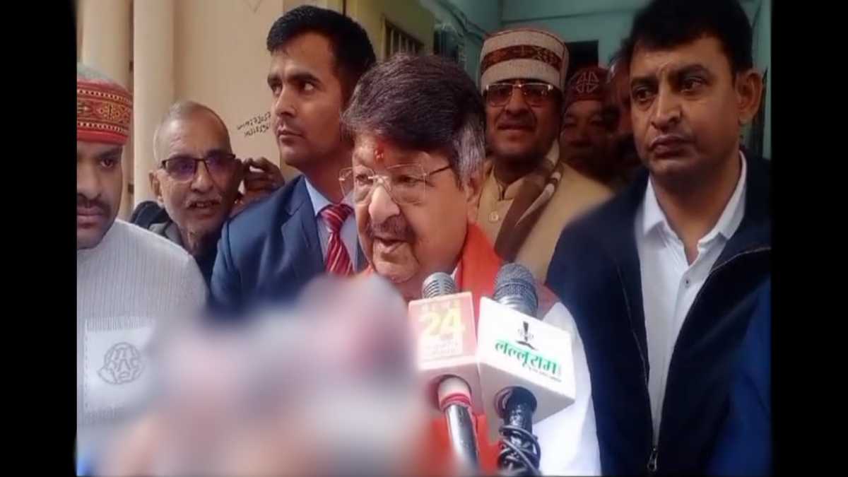 MP के मंत्री विजयवर्गीय ने राहुल गांधी के खानदान पर साधा निशानाः अंबेडकर प्रतिमा के सामने उठक बैठक लगाकर माफी मांगने की दी सलाह