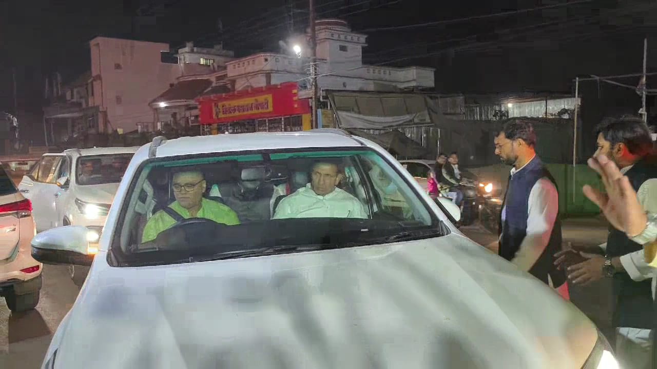 जीतू पटवारी के सारथी बने पूर्व केंद्रीय मंत्री, अरुण यादव ने थामी PCC चीफ की गाड़ी की स्टीयरिंग