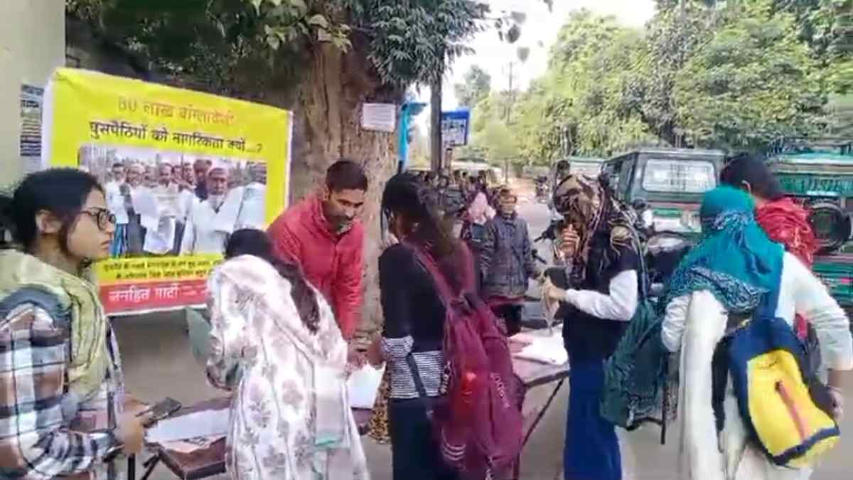 सैफ, बांग्लादेश और सियासत: सामाजिक संगठनों ने बांग्लादेशी घुसपैठियों के खिलाफ शुरू की बड़ी मुहिम, पोस्टर लगा की देश से बाहर करने की मांग