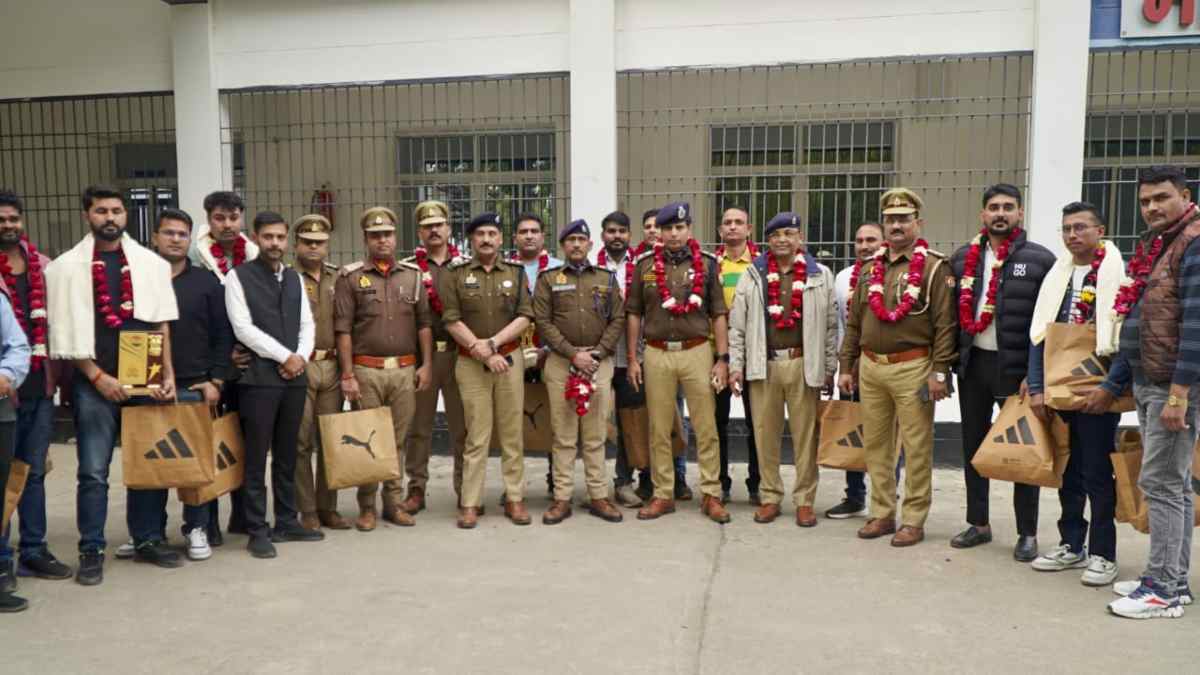 डिजिटल कंटेनर का लॉक तोड़कर मोबाइल चोरी मामले में बड़ी कार्रवाई: गिरफ्तार 10 आरोपियों से 255 मोबाइल बरामद, वादी ने SSP और पुलिस टीम को किया सम्मानित