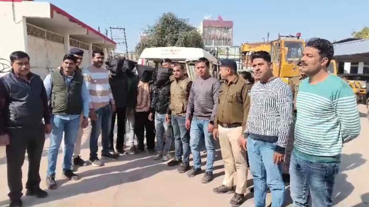 पार्षद के घर डकैती की साजिश रचते चार लुटेरे गिरफ्तार, तीन बदमाश फरार, 9 कट्टा, दो पिस्टल, सहित 16 जिंदा कारतूस जब्त