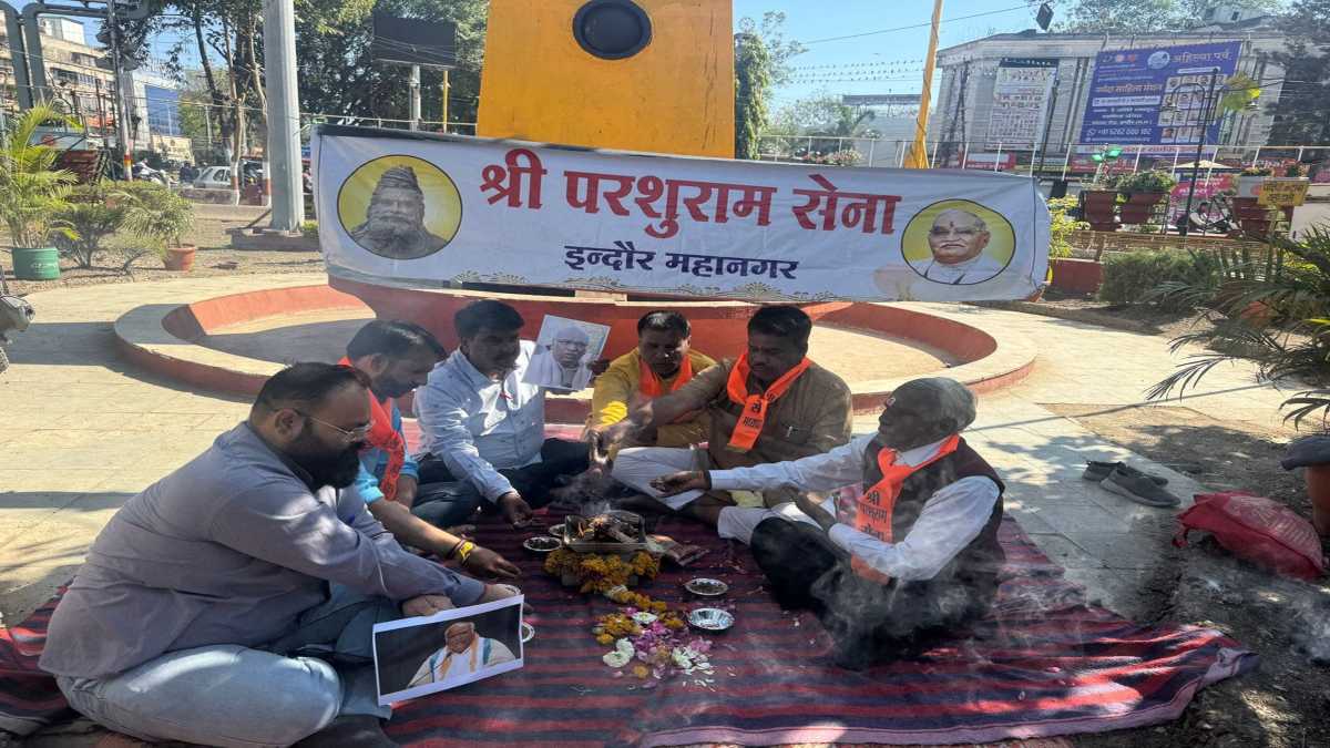 परशुराम सेना ने किया सद्बुद्धि हवनः मल्लिकार्जुन खरगे के बयान से धार्मिक भावनाओं के आहत होने का आरोप, बोले- हिंदू धर्म और उसकी परंपराओं का अपमान