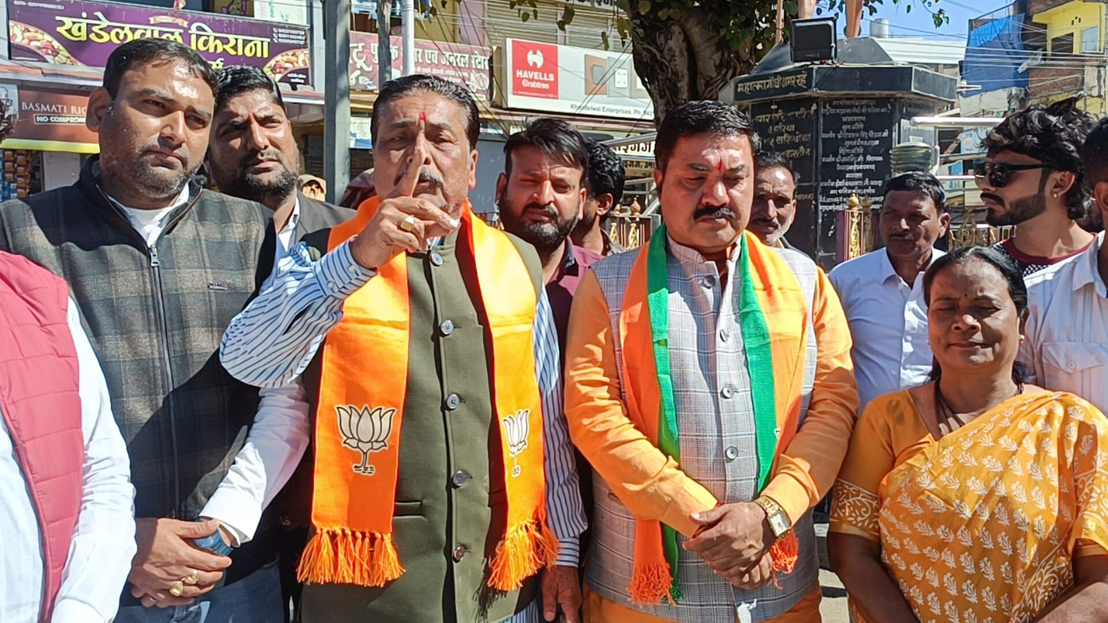 खड़गे के कुंभ स्नान पर टिप्पणी से भड़की BJP: जिला अध्यक्ष बोले- उनकी मां ने दूध पिलाया है तो…