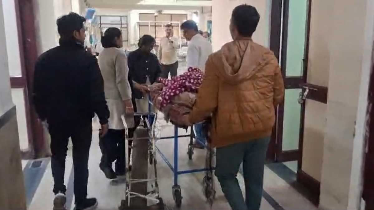 महाकुंभ से लौट रहे श्रद्धालु हुए हादसे का शिकार: बस की टक्कर से ऑटो में सवार एक की मौत, 8 की हालत गंभीर