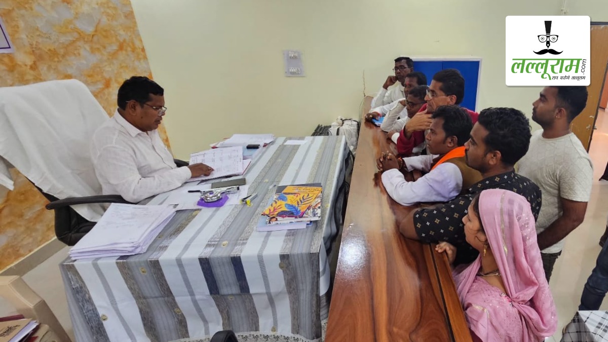 भाजपा पार्षद प्रत्याशी का नामांकन रद्द, इधर टिकट ना मिलने से नाराज कांग्रेस प्रवक्ता की मां ने भरा निर्दलीय नामांकन, क्या मिलेगा वॉकओवर ?