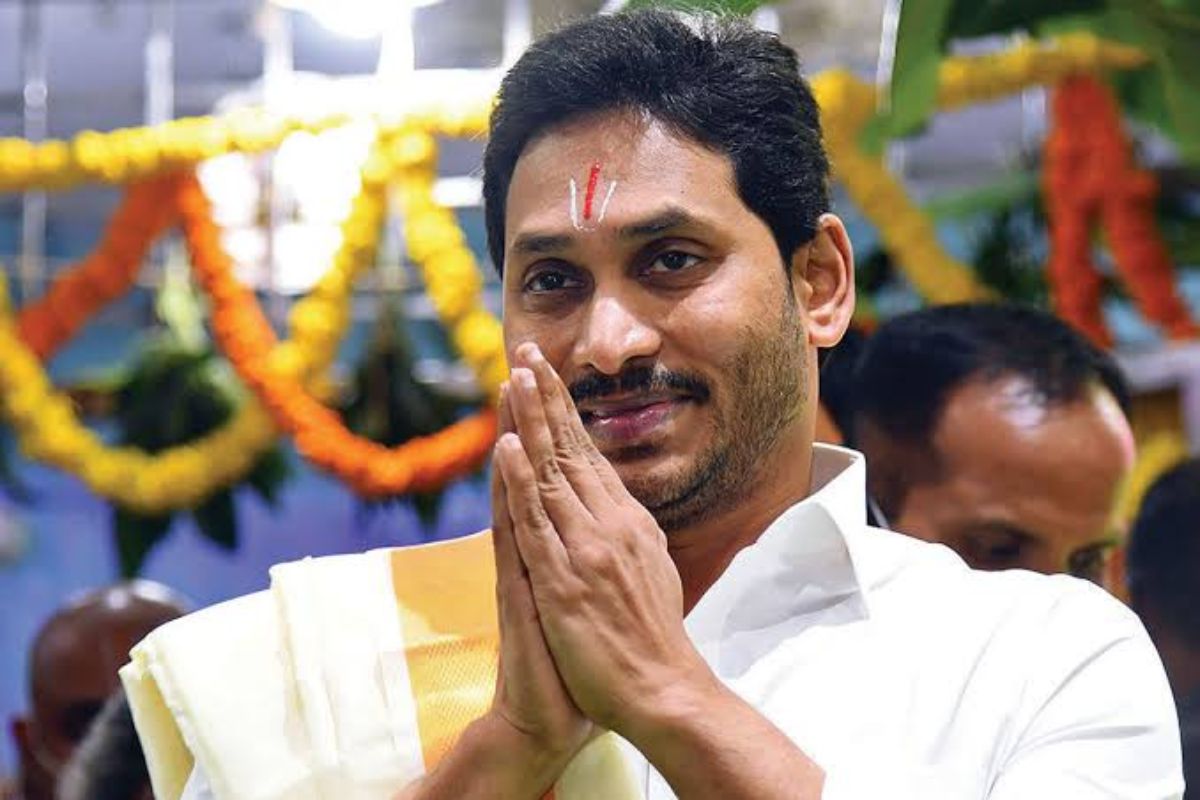 YS Jagan Mohan Reddy: आय से अधिक संपत्ति मामले में पूर्व सीएम जगन मोहन रेड्डी को सुप्रीम कोर्ट से बड़ी राहत, ठुकराई ट्रायल ट्रांसफर करने की मांग