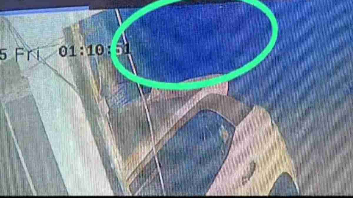 बाल-बाल बचे कलेक्टर: चेकिंग करने निकले तो रेत माफिया ने की फायरिंग, कार में मारी टक्कर