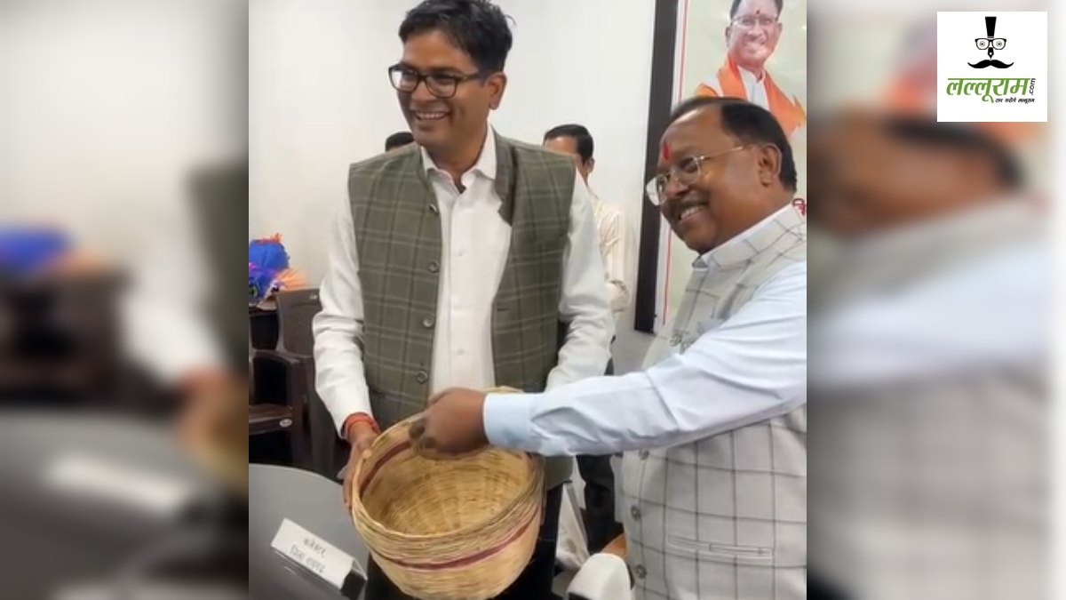 छेरछेरा, कोठी के धान ला हेर हेरा… वित्तमंत्री ओपी चौधरी ने मंत्री रामविचार नेताम से मांगा छेरछेरा, जानिए पर्व से जुड़ी खास बातें