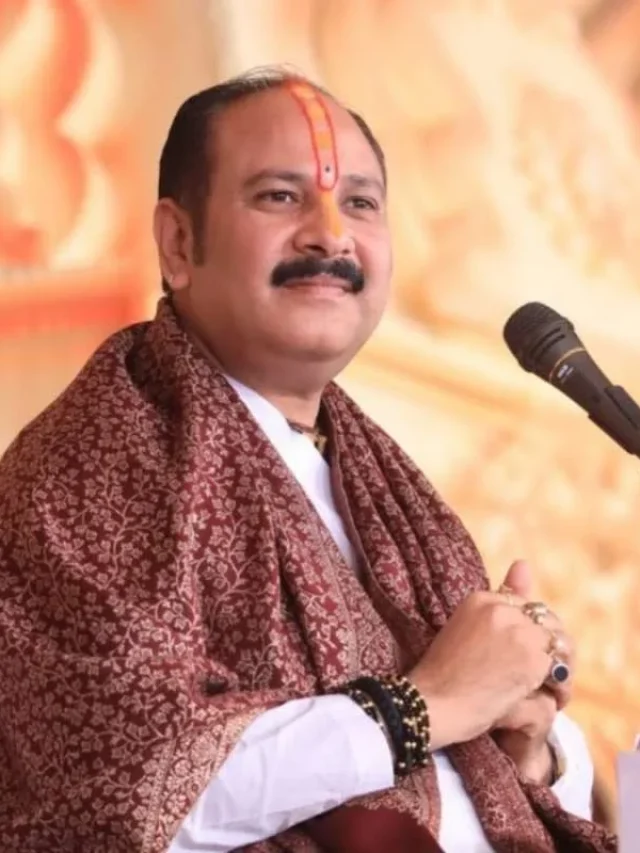 कथा के लिए कितनी फीस लेते हैं पंडित प्रदीप मिश्रा… कहां-कहां से होती है कमाई?