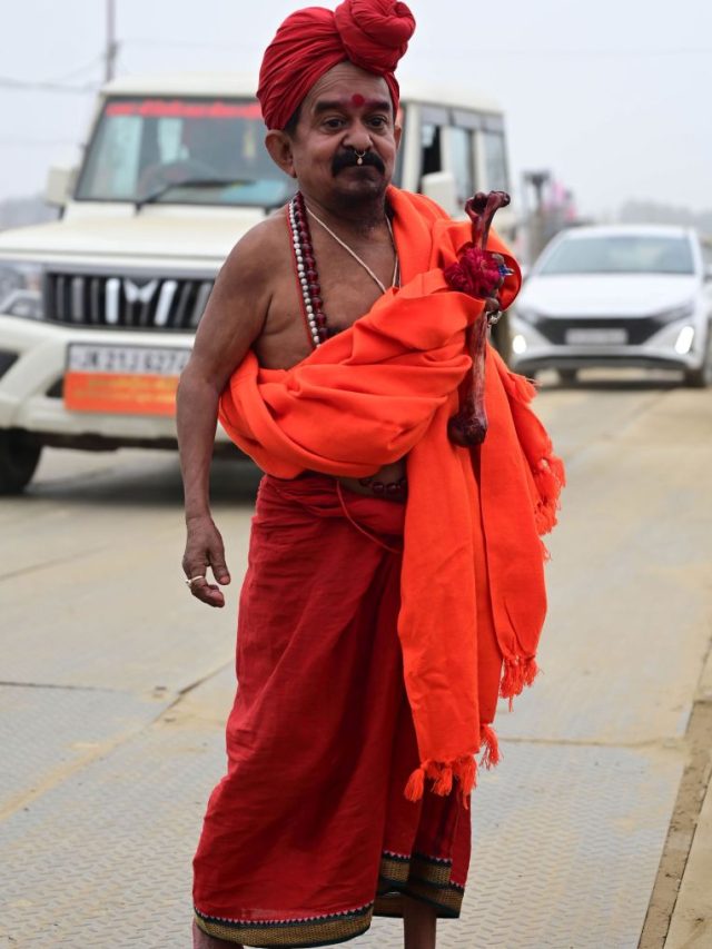 3 फीट के छोटू बाबा पहुंचे कुंभ मेला, 32 साल से नहीं किया स्नान