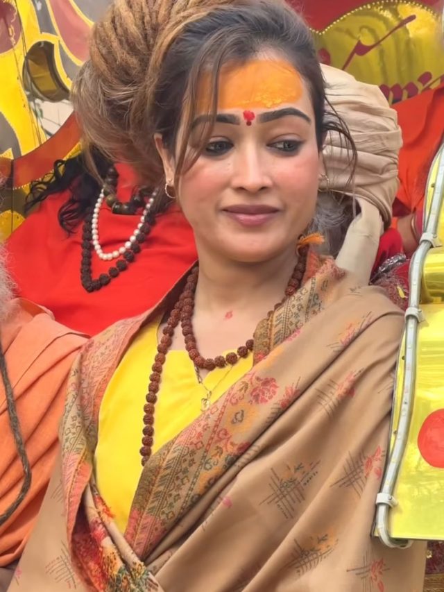 महाकुंभ 2025 में आई सबसे सुंदर साध्वी, मोहा हर किसी का मन