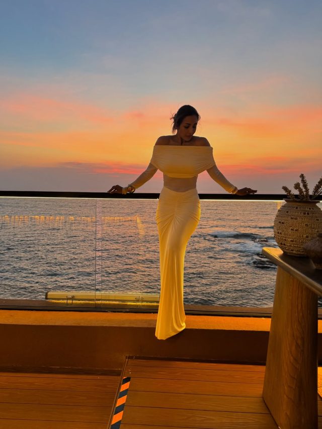 51 साल की मलाइका अरोड़ा ने समंदर किनारे ढाया कहर, देखिये Hot Photos