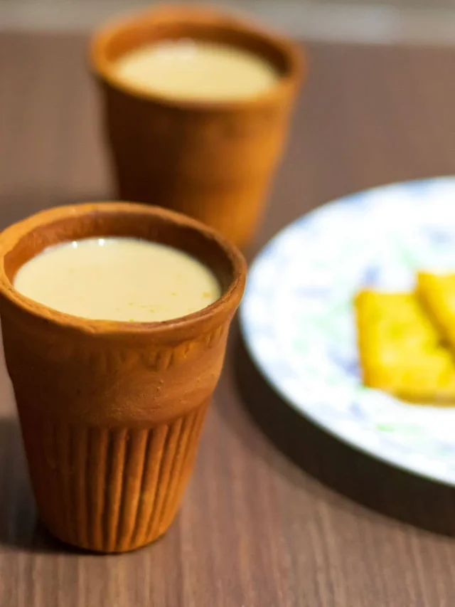 Maha Kumbh: फ्लेवर वाली कुल्हड़… 20 रुपये में पीजिए चाय और खा जाइए कुल्हड़