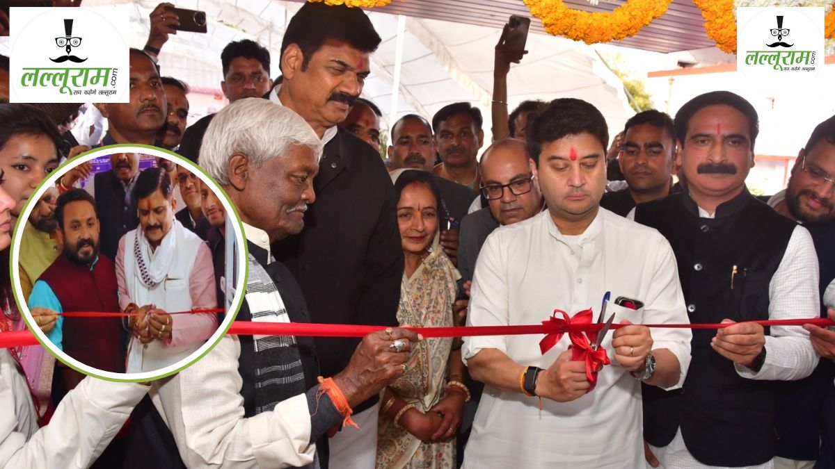 MP का सियासी पासपोर्ट ऑफिस: निरीक्षण करने पहुंचे तत्कालीन सांसद ने नारियल फोड़ काट दिया था रिबन, अब केंद्रीय मंत्री सिंधिया ने दोबारा किया लोकार्पण, पढ़ें पूरा मामला