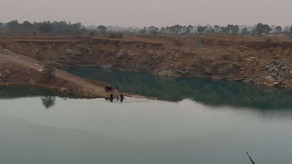 ग्राउंट रिपोर्ट : खनिज माफिया का खतरनाक साम्राज्य, बिना मानक के खुदाई से नर्क बनी ग्रामीणों की जिंदगी