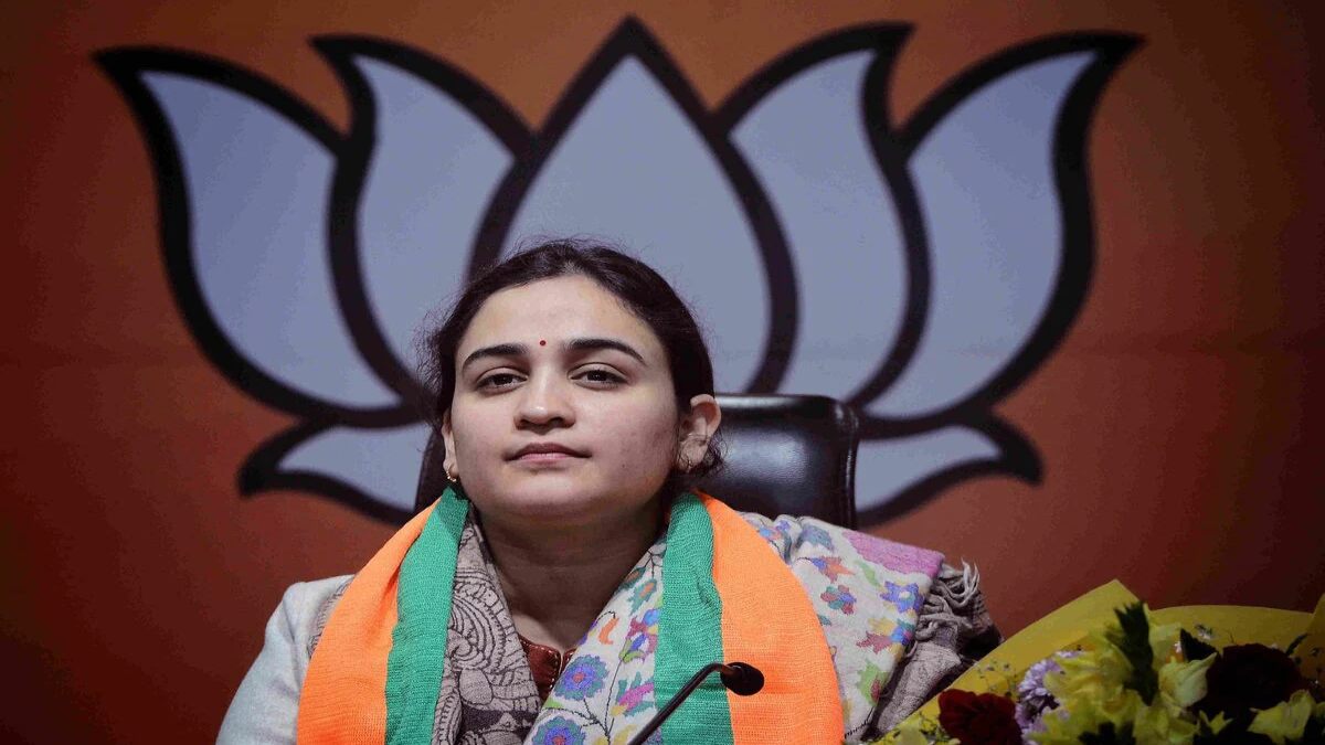 मुलायम की बहू लगाएंगी BJP की नइया पार? यादवों को साधने भाजपा का सहारा बनीं अपर्णा, मिल्कीपुर में पार्टी के लिए बना रहीं माहौल