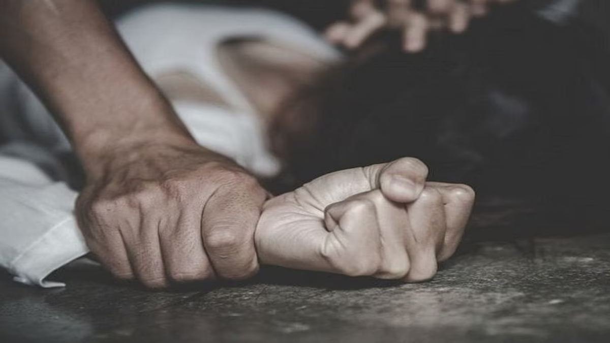 MP में बेटियां सुरक्षित नहीं! दरिंदे ने घर में घुसकर नाबालिग की लूटी अस्मत, गर्भवती हुई तो…