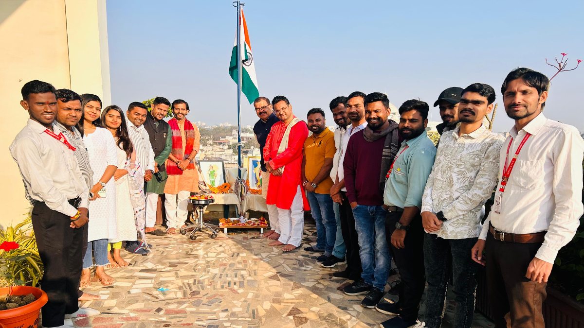 लल्लूराम डॉट कॉम कार्यालय में फहराया तिरंगा, एडिटोरियल डायरेक्टर मनोज सिंह बघेल ने दी गणतंत्र दिवस की शुभकामनाएं…