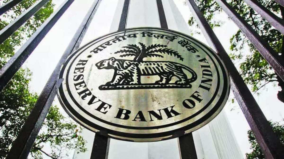 RBI Bank Account Action: भारतीय रिजर्व बैंक का बड़ा एक्शन, आज से बंद हो जाएंगे ये खाते, जानिए कहीं आपका तो नहीं…