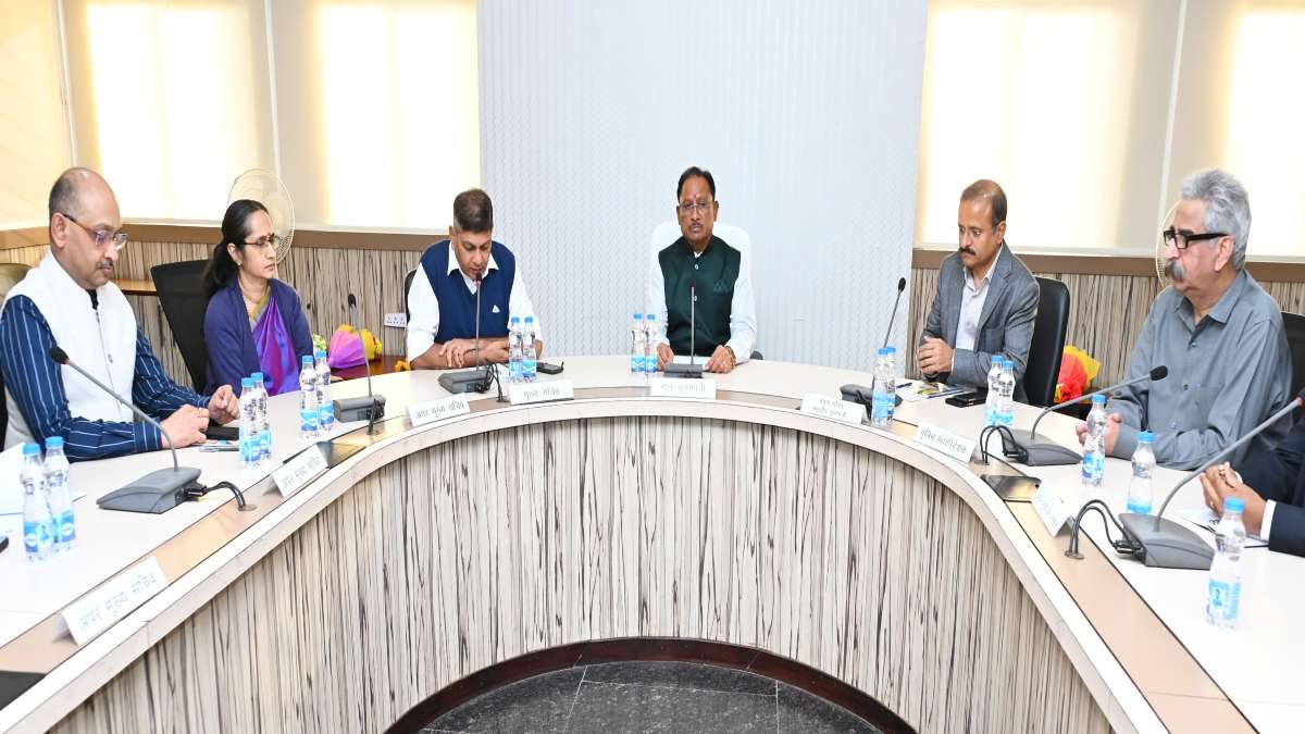 सीएम साय ने नए साल पर सचिवों और विभागाध्यक्षों की ली बैठक : शासकीय कामकाज में कसावट लाने का दिया मंत्र, कहा- जनता की समस्याओं का त्वरित करें निराकरण