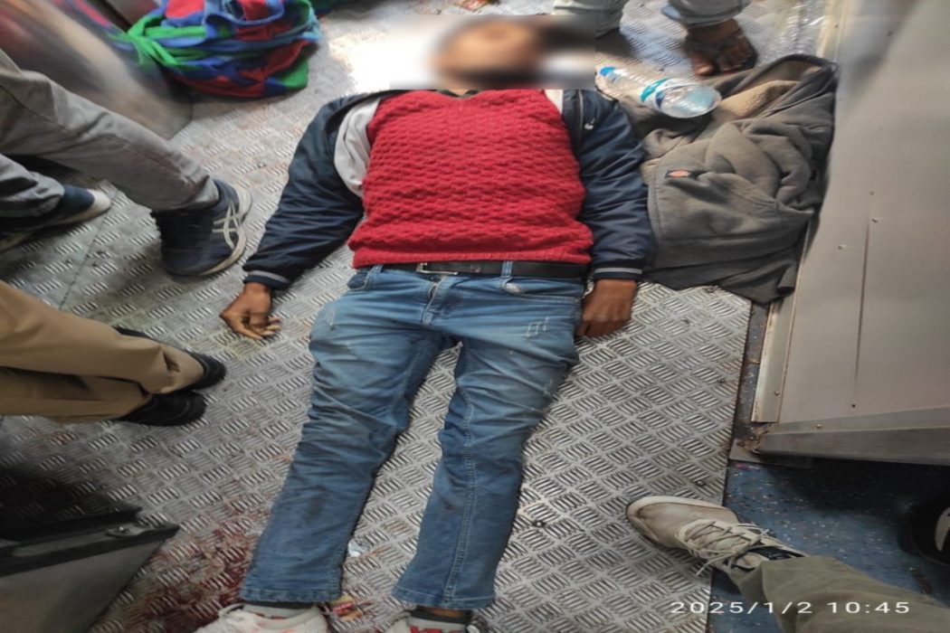 चलती ट्रेन में मोबाइल चोरी के शक में युवक को पीट-पीट कर मार डाला, 4 आरोपी अरेस्ट, वीडियो आया सामने