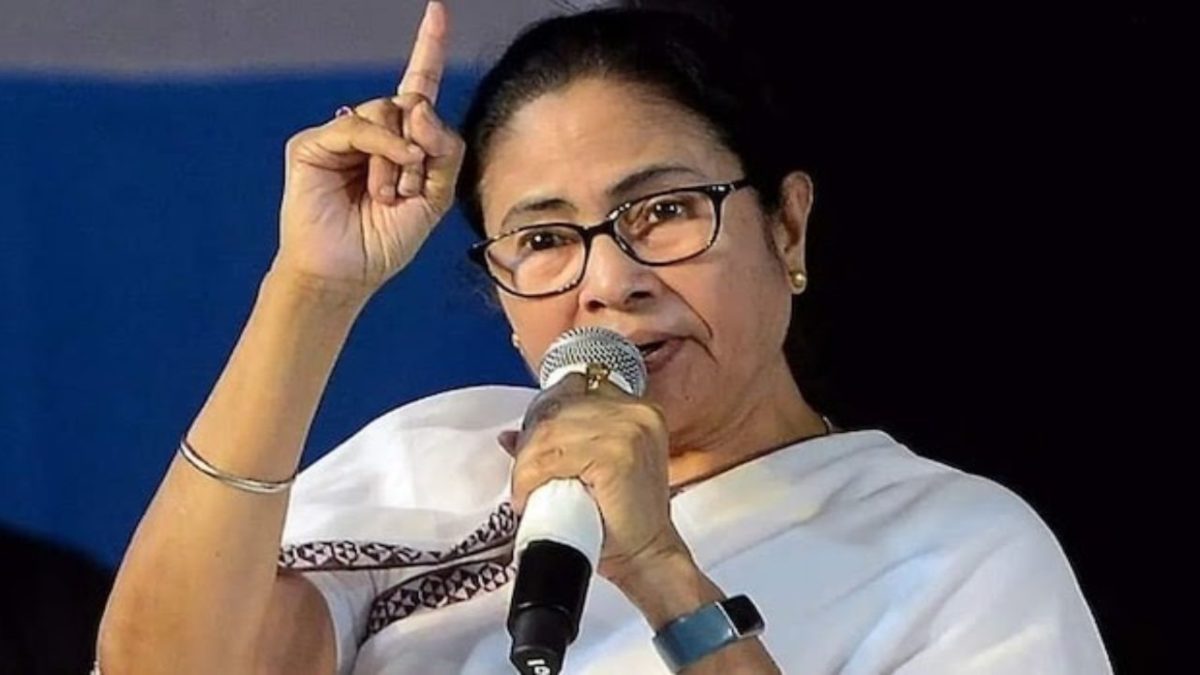 ‘BSF दे रही बांग्लादेशी आतंकियों को प्रवेश,’ ममता बनर्जी का गंभीर आरोप, बोलीं- बंगाल सरकार को अस्थिर करने की कोशिश कर रही मोदी सरकार