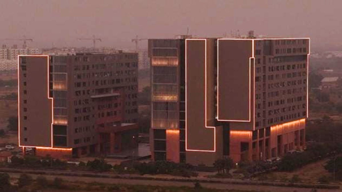 CM विष्णुदेव साय के प्रयासों से आईटी हब के रूप में उभर रहा है नवा रायपुर, युवाओं के लिए खुल रहे हैं रोजगार के नए अवसर, मिल रही हैं बेहतर सुविधाएं …