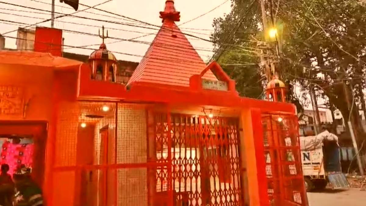 बर्दाश्त से बाहर है ये! मंदिर की दीवार पर लिखे गए 2 भड़काऊ शब्द, गुस्से से लाल हो उठा हिंदू संगठन, जानिए ऐसा क्या लिखा था?
