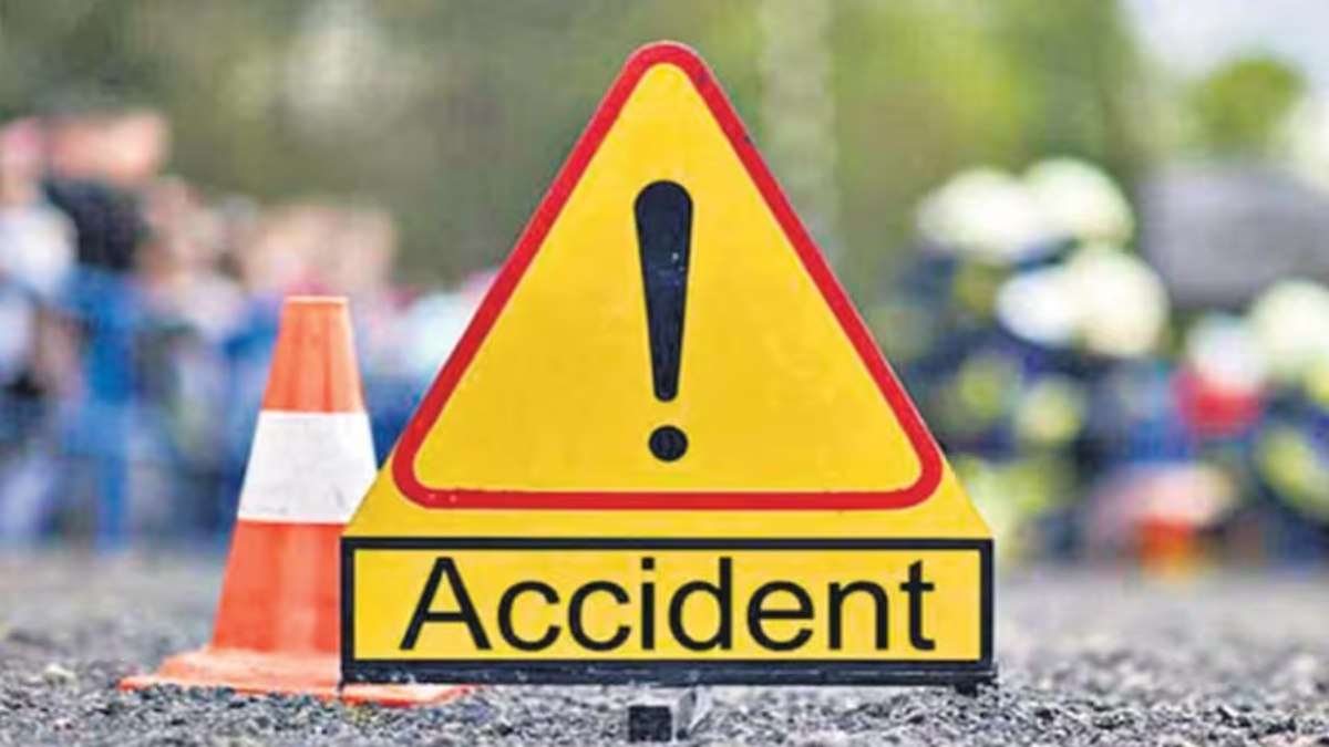 मौत से मुलाकात! ओवरटेक करने के चक्कर में ट्रक के नीचे आई बाइक, भाई और दो बहनों की टूट गई सांसें