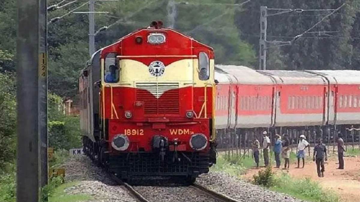 अब नहीं होगी परेशानी! महाकुंभ 2025 को देखते हुए अयोध्या से प्रयागराज के लिए चलेगी ट्रेन, शेड्यूल जारी