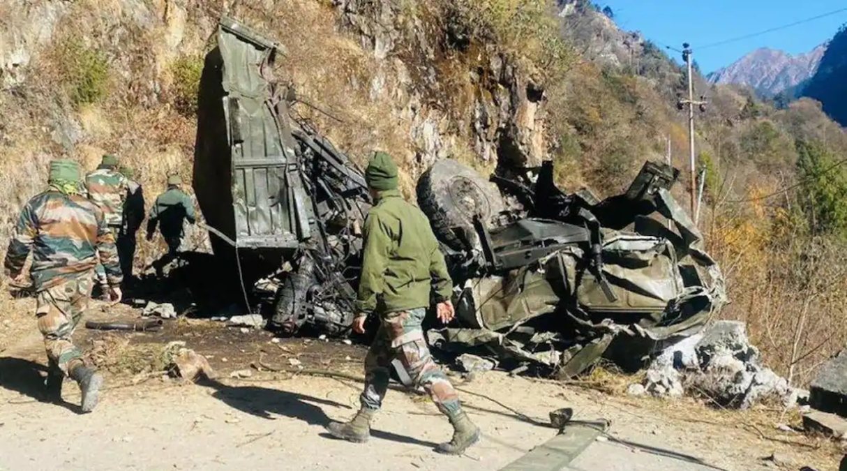 जम्मू-कश्मीर: खाई में गिरा भारतीय सेना का ट्रक, हादसे में 4 जवानों की मौत, 1 गंभीर