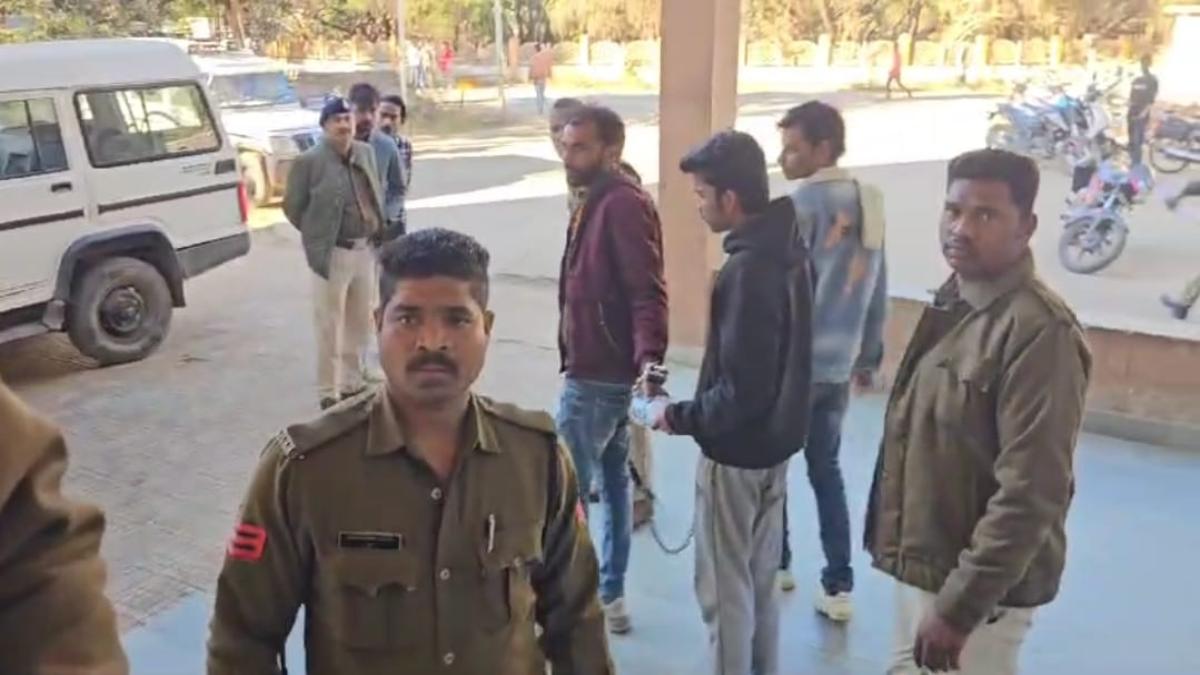 हथियारों के साथ 3 बदमाश धराए: बड़ी वारदात को अंजाम देने की फिराक में थे शातिर, ऐसे चढ़े खाकी के हत्थे