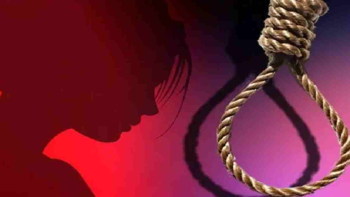 CG CRIME : 10वीं की छात्रा ने फांसी लगाकर की आत्महत्या