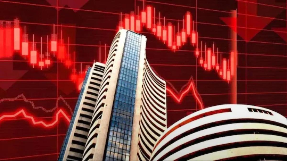 Share Market Update : आज लाल पड़ा शेयर बाजार, सेंसेक्स में 1200 अंक से ज्यादा की गिरावट, जानिए मार्केट में क्यों मचा कोहराम ?