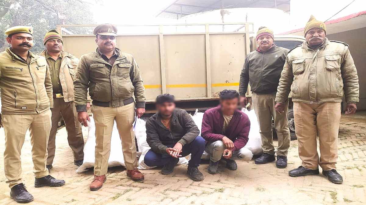 तस्करी का ऐसा तरीका! गाड़ी की खुली केबिन तो पुलिस की फटी की फटी रह गई आंखें, 2 तस्कर गांजे के साथ धराए