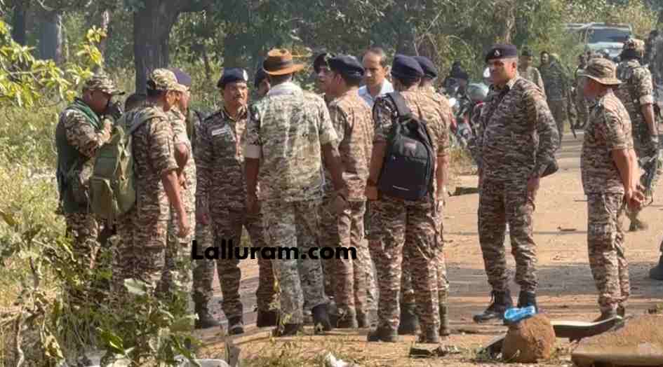 IED Blast in Chhattisgarh: बस्तर पहुंचे CRPF के डीजी, पुलिस अफसरों से ले रहे नक्सली घटना की जानकारी