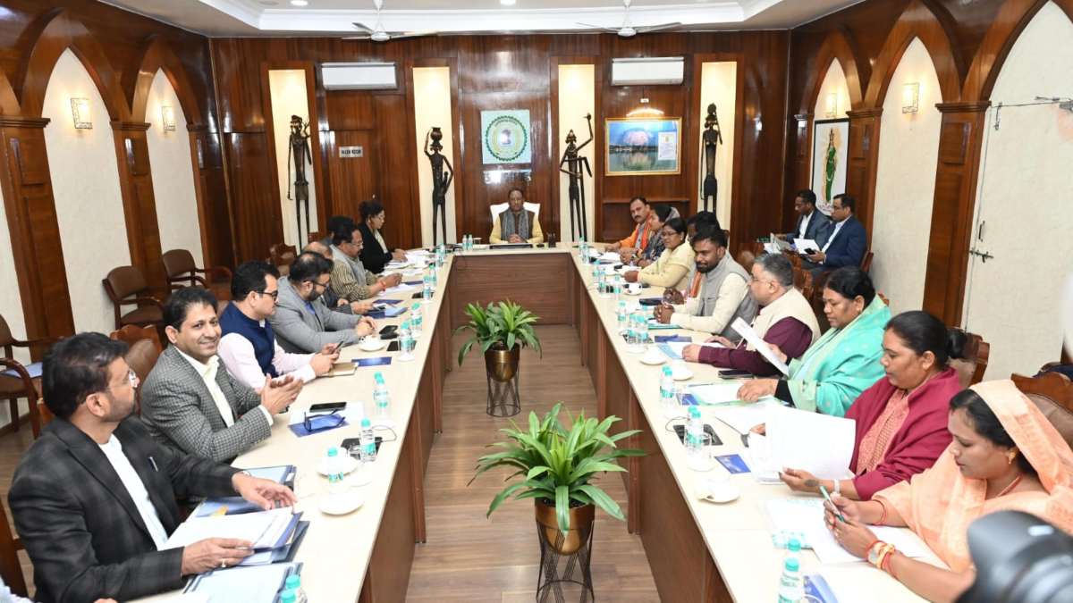 CM साय की सरगुजा सांसद और विधायकों के साथ बड़ी बैठक : विकास को गति देने मिले अहम सुझाव, मुख्यमंत्री ने कहा- विकसित छत्तीसगढ़ का लक्ष्य पाने सरगुजा अंचल की होगी अग्रणी भूमिका