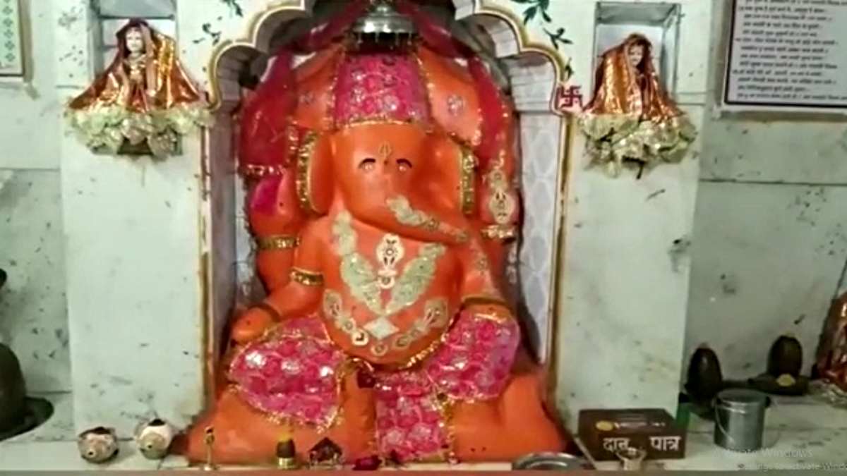 Dev Darshan: 900 साल पुराने मंदिर में होती है गाय के गोबर से बनी भगवान गणेश की मूर्ति की पूजा…