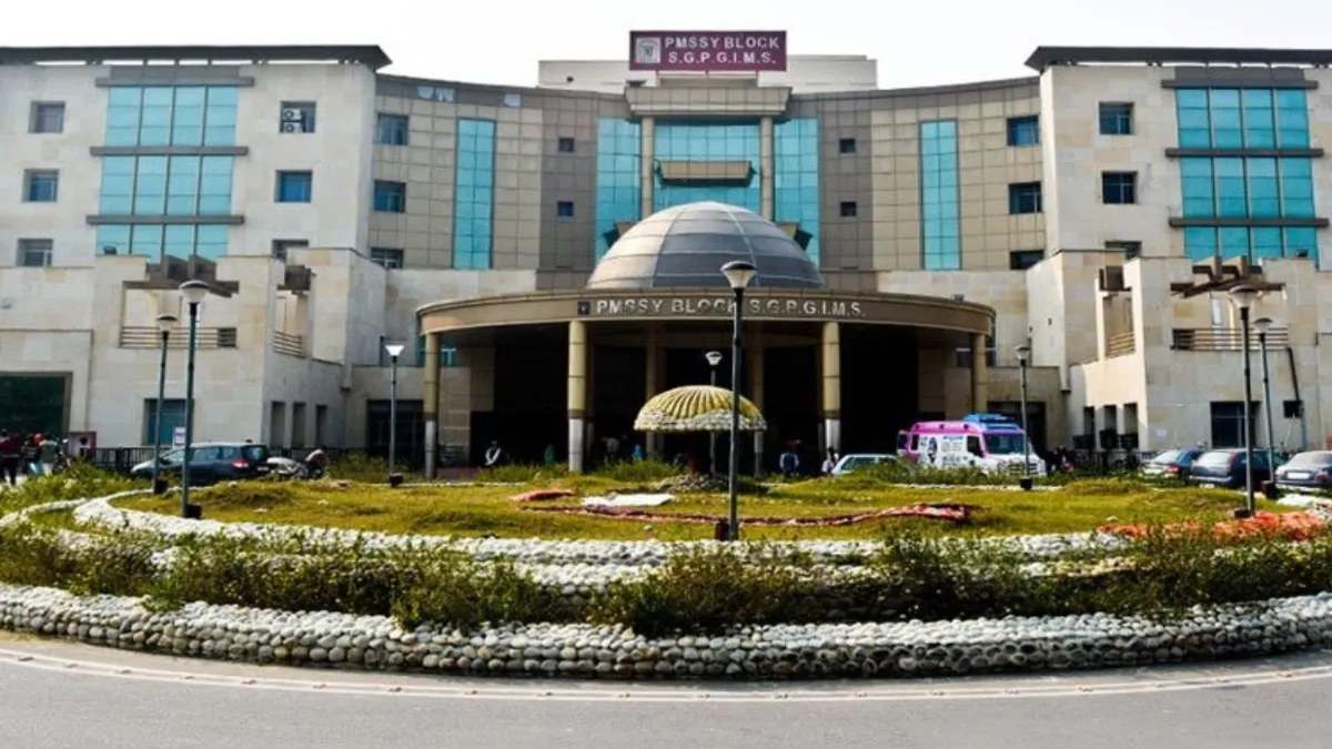 यहां इलाज नहीं रेफर लेटर मिलता है, बाकी बिल वाउचर बनाने के लिए प्राइवेट अस्पताल तो हैं ही!