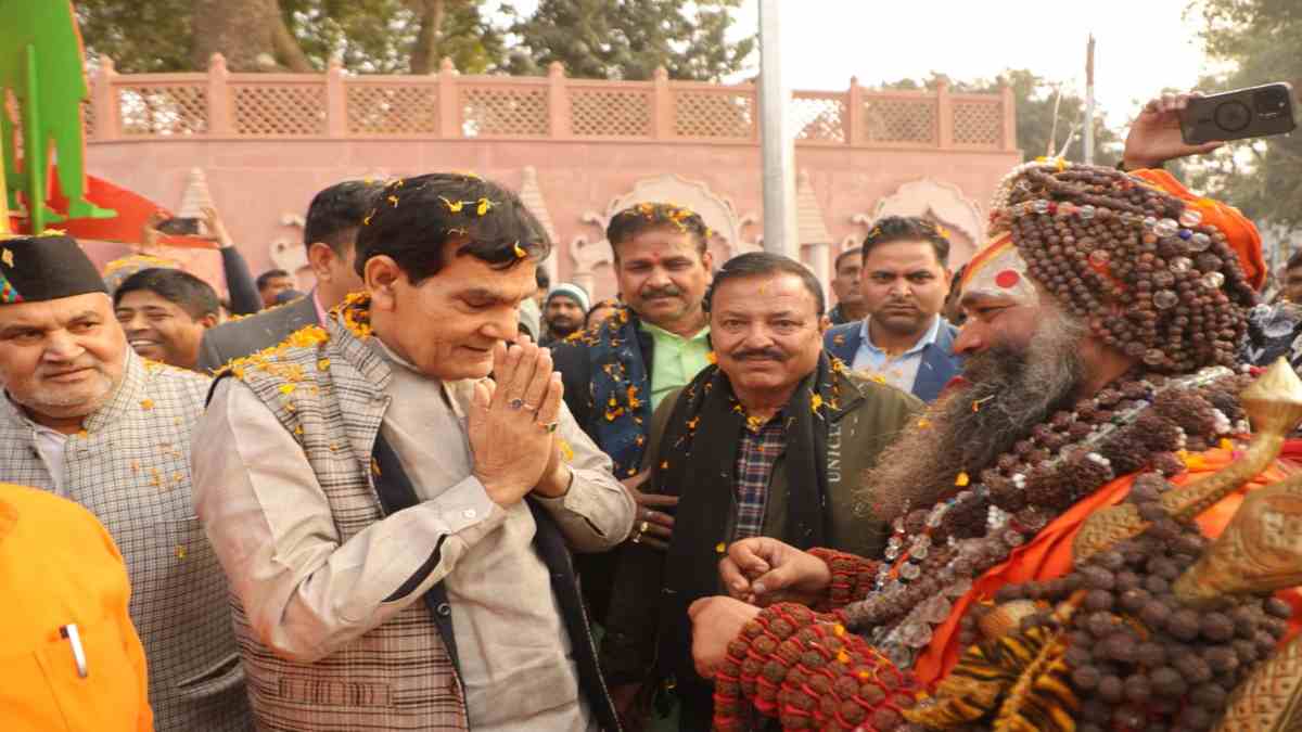 महाकुंभ 2025ः ‘प्रयागराज अब छोटा नहीं, बल्कि विश्व का भव्य और विलक्षण नगर’, स्वच्छता रथ खींचकर मंत्री एके शर्मा ने कही ये बात