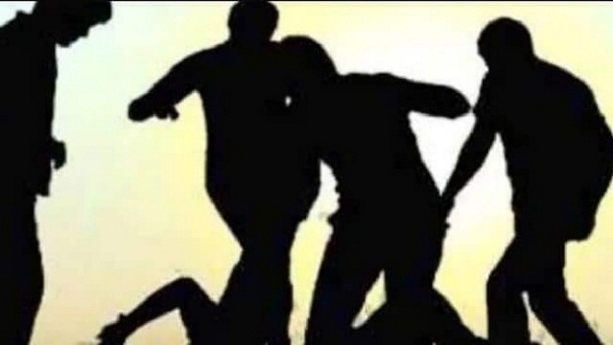 महाकुंभ के लिए टेंट सिटी बनाने वाले ठेकेदार पर जानलेवा हमला, गुंडों ने फोड़ा सिर, आंख पर भी लगे टांके