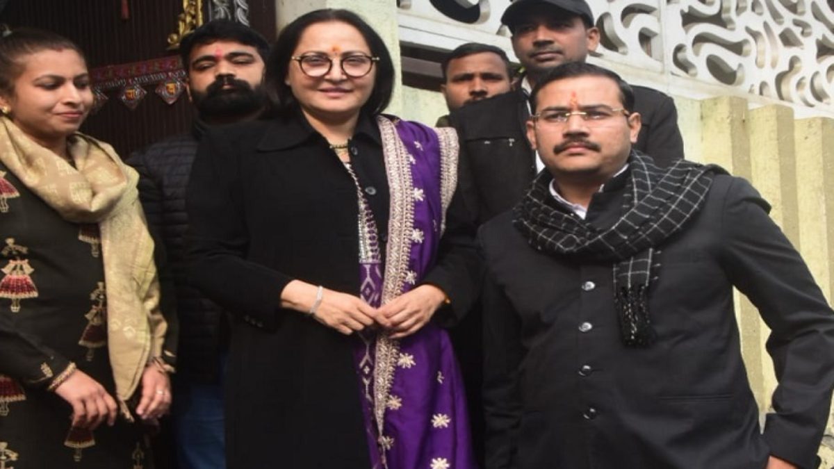 मुरादाबाद कोर्ट में पेश हुई रामपुर की पूर्व सांसद जयाप्रदा, बोलीं- जमाना बदल गया है, लेकिन आज भी महिलाओं को सम्मान के लिए लड़ना पड़ता है, जानें क्या है मामला?
