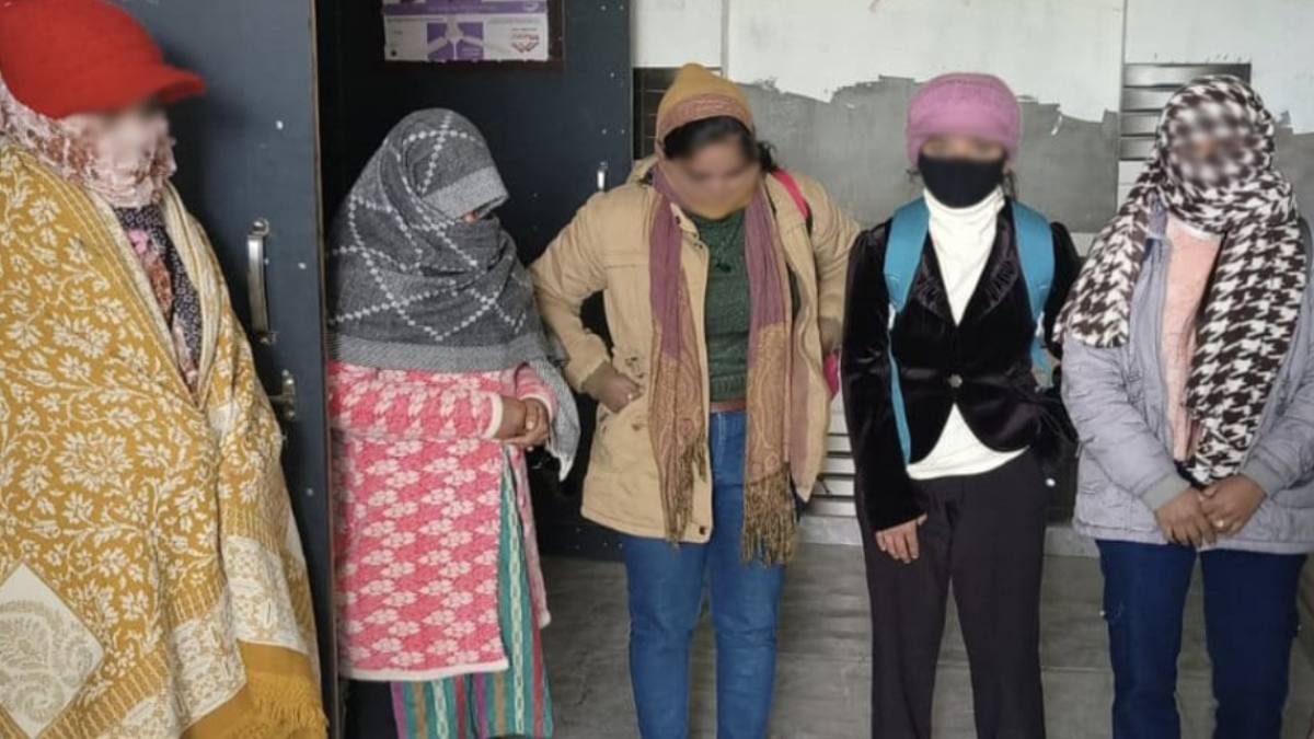 Sex Racket का भंडाफोड़ : OYO की आड़ में होटल संचालक करा रहा था जिस्मफरोशी का धंधा, आपत्तिजनक हालत में मिले कपल