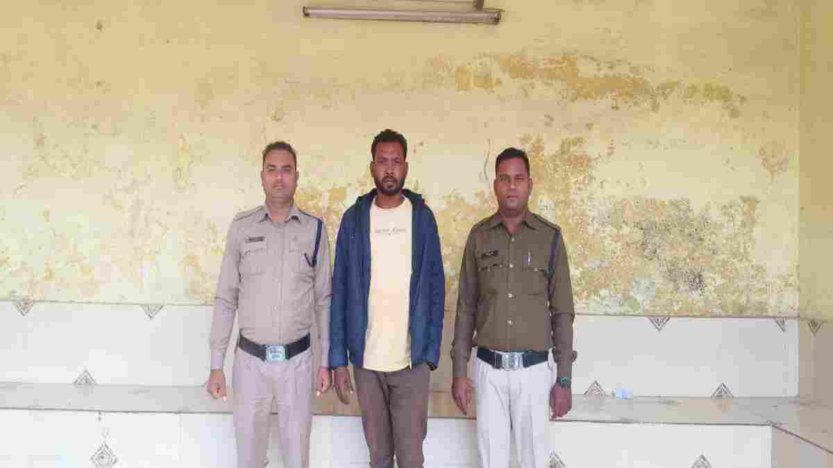 सरपंच की गुंडागर्दी : बिजली ऑफिस में शराब और मुर्गा पार्टी से मना करना पड़ा भारी, सरपंच ने साथियों के साथ मिलकर की सब स्टेशन के कर्मचारी की धुनाई, आरोपी गिरफ्तार