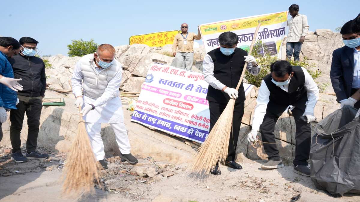 धुआंधार जलप्रपात में सेंट्रल जीएसटी का स्वच्छता अभियान, CGST आयुक्त बोले- सफाई हमारी जिम्मेदारी